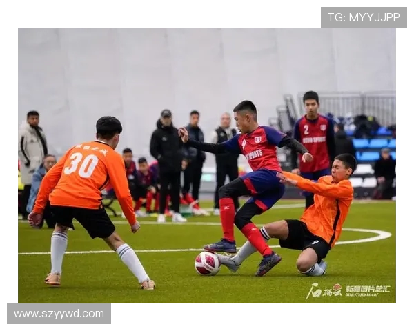 CBA新疆籍球员为本地足球队加油场面回顾